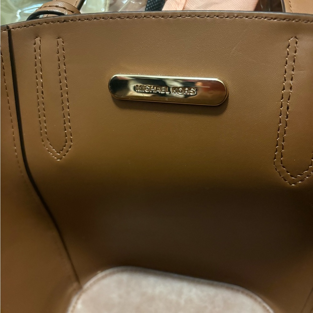 Michael Kors Small Bucket Portia with Suede - Picture 5 of 8